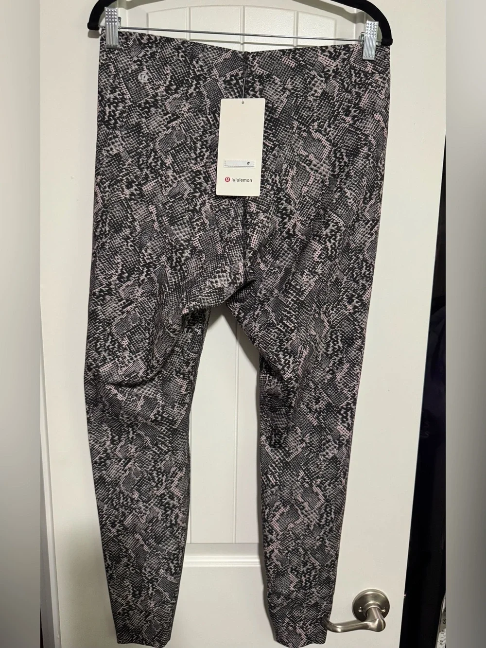 Lululemon Snake-Print GLOW UP SHR Leggings in Black and Pink SZ 14 28” NWT